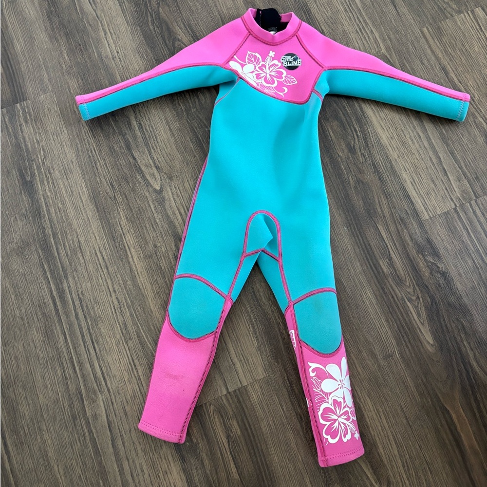 Kids Wetsuit full body Pink and Blue Floral, like new, zipper function great.